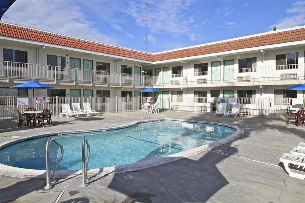 Park Inn By Radisson, Modesto Exterior photo