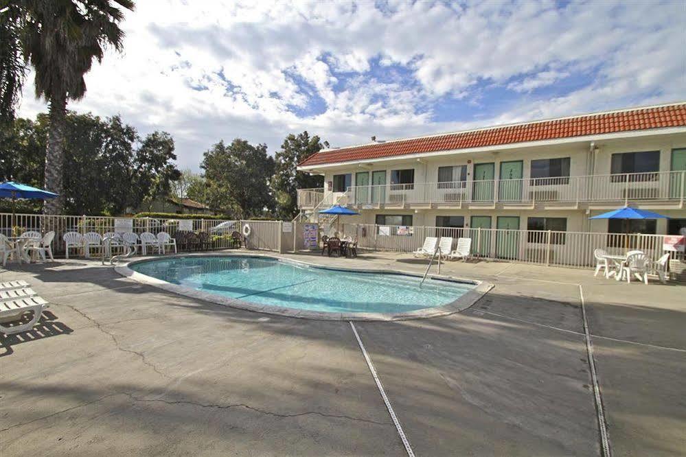 Park Inn By Radisson, Modesto Exterior photo